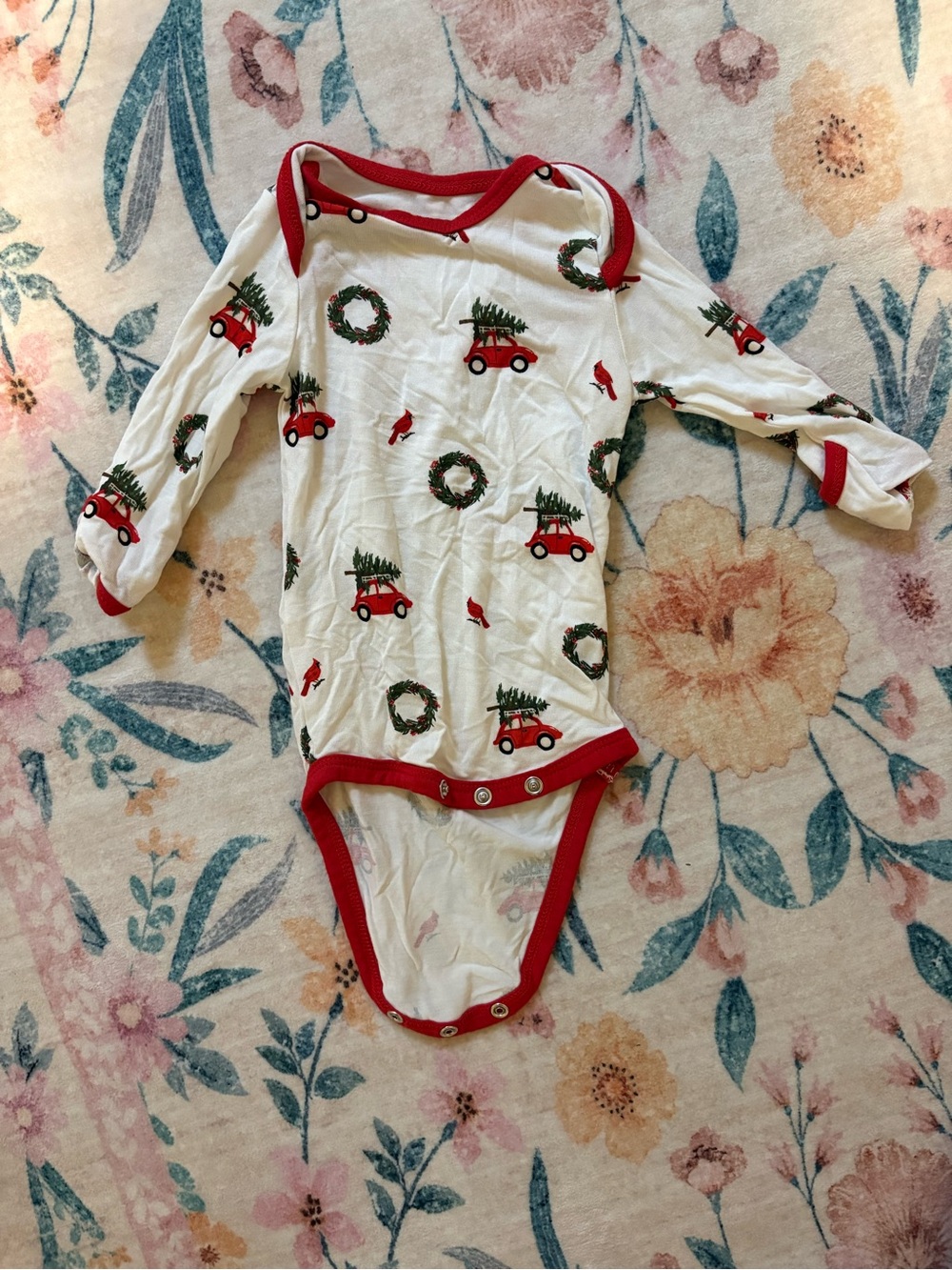 Kyte BABY White One-Piece with Red Trim and Tree Car & Wreath Print